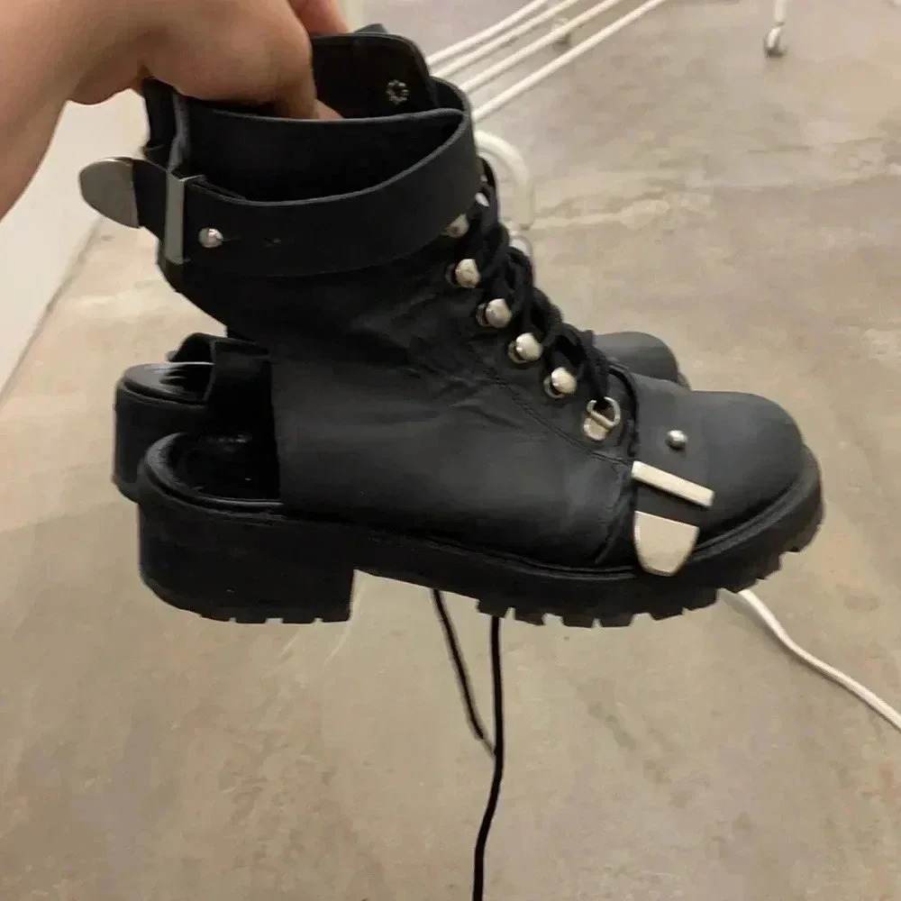 Leather‎  shoes